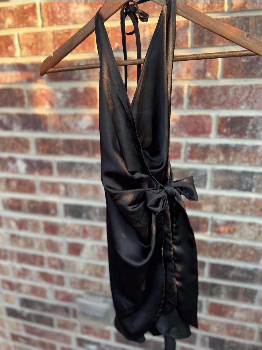 NWT PrettyLittleThing Black Satin Halterneck Wrap Cowl Neck Top Size 2